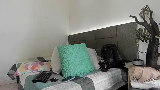 Zoel Amber20 online show from 12, 4, 2026