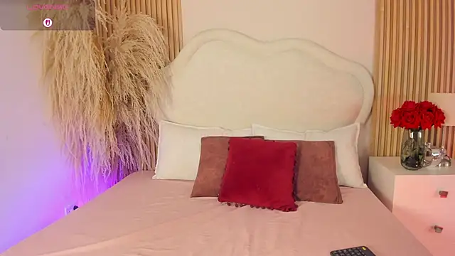 rebeca taylor online show from 8, 4, 2026