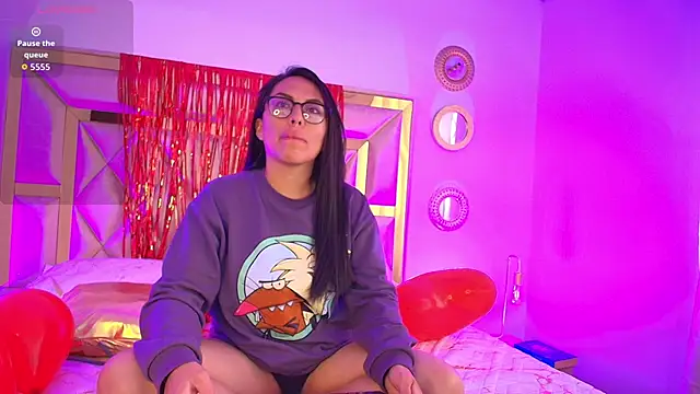 Emma Sanz   online show from 11, 2, 2026