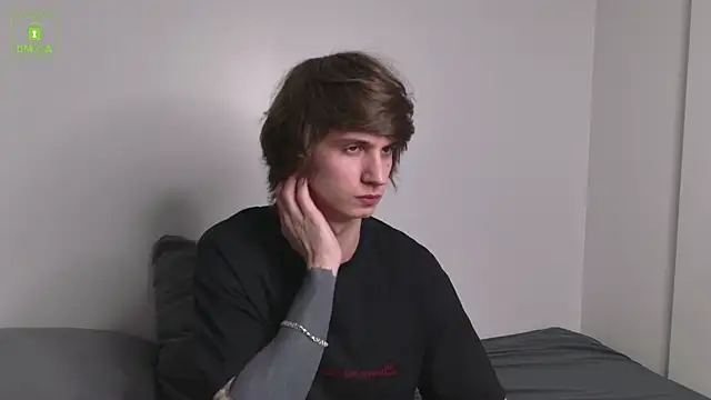 Snapshot of HoogWilder chatting on 12, 4, 2026 HoogWilder online show from 12, 4, 2026