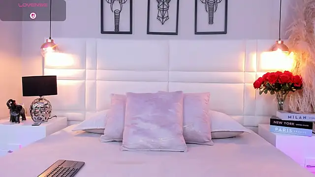 Snapshot of RaquelHyde_ chatting on 8, 2, 2026 RaquelHyde online show from 8, 2, 2026