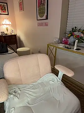 Snapshot of mooviebaby chatting on 23, 4, 2026 mooviebaby online show from 23, 4, 2026
