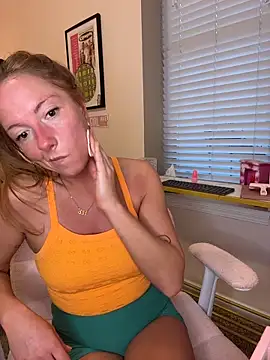 Snapshot of mooviebaby chatting on 28, 4, 2026 mooviebaby online show from 28, 4, 2026