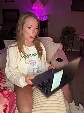 Snapshot of mooviebaby chatting on 15, 6, 2026 mooviebaby online show from 15, 6, 2026