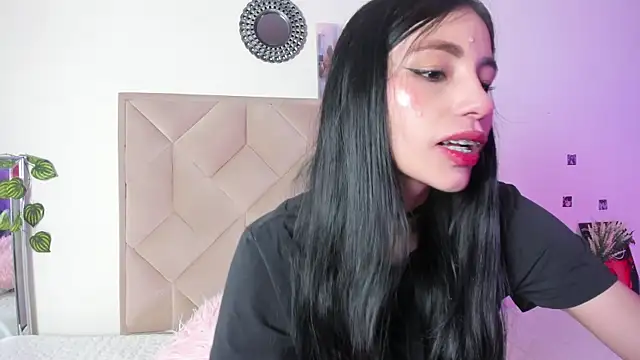 Snapshot of Chloe_Miller_2 chatting on 25, 6, 2026 Chloe Miller 2 online show from 25, 6, 2026