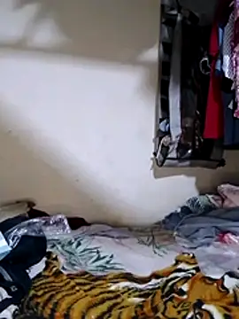 Snapshot of polla_large_active chatting on 16, 4, 2026 polla large active online show from 16, 4, 2026