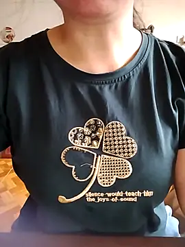 LiilyZi online show from 6, 4, 2026