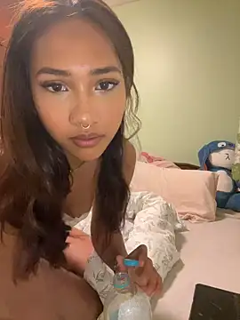 Snapshot of lyla_luv chatting on 4, 3, 2026 lyla luv online show from 4, 3, 2026