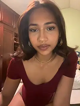 Snapshot of lyla_luv chatting on 7, 3, 2026 lyla luv online show from 7, 3, 2026