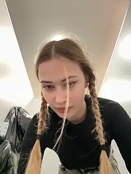 Snapshot of blonde_exe chatting on 25, 2, 2026 blonde exe online show from 25, 2, 2026