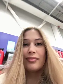 Snapshot of blonde_exe chatting on 28, 4, 2026 blonde exe online show from 28, 4, 2026