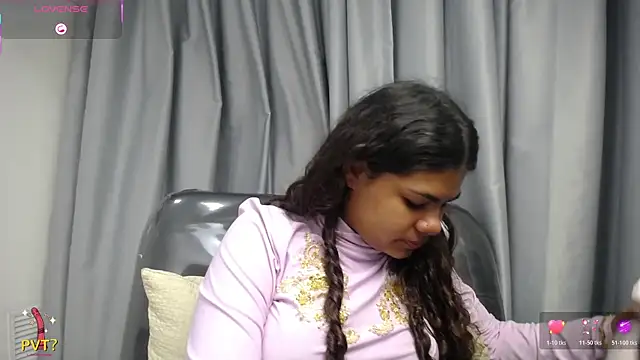 Snapshot of yaazhinii chatting on 4, 5, 2026 yaazhinii online show from 4, 5, 2026
