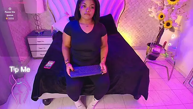 Snapshot of YazminJenner chatting on 11, 6, 2026 YazminJenner online show from 11, 6, 2026
