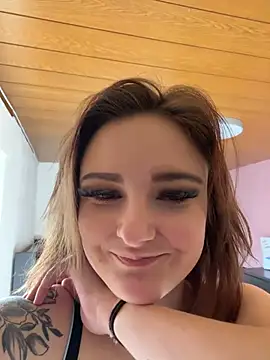 Snapshot of ViviLuu chatting on 10, 3, 2026 ViviLuu online show from 10, 3, 2026