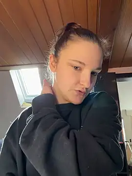 Snapshot of ViviLuu chatting on 12, 3, 2026 ViviLuu online show from 12, 3, 2026