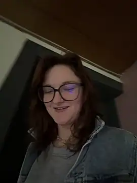 Snapshot of ViviLuu chatting on 13, 3, 2026 ViviLuu online show from 13, 3, 2026