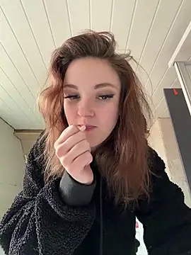 Snapshot of ViviLuu chatting on 17, 3, 2026 ViviLuu online show from 17, 3, 2026