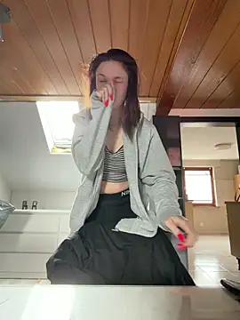 Snapshot of ViviLuu chatting on 24, 3, 2026 ViviLuu online show from 24, 3, 2026