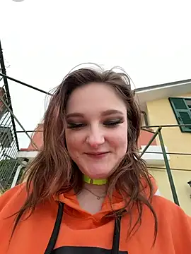 Snapshot of ViviLuu chatting on 7, 4, 2026 ViviLuu online show from 7, 4, 2026