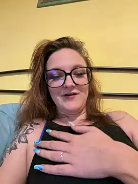 Snapshot of ViviLuu chatting on 10, 4, 2026 ViviLuu online show from 10, 4, 2026