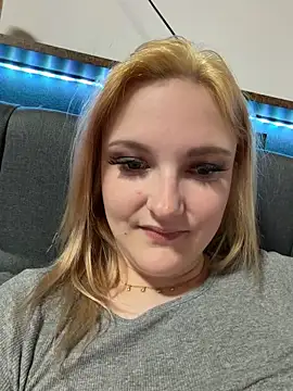 Snapshot of ViviLuu chatting on 27, 4, 2026 ViviLuu online show from 27, 4, 2026