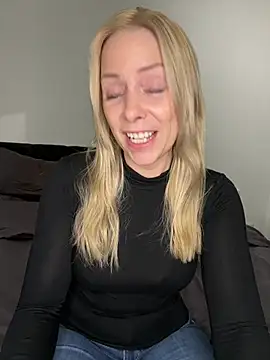 Snapshot of emily-becker22 chatting on 6, 3, 2026 emily-becker22 online show from 6, 3, 2026