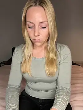 Snapshot of emily-becker22 chatting on 21, 4, 2026 emily-becker22 online show from 21, 4, 2026