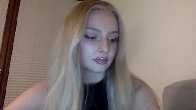 Snapshot of MayaWetDream chatting on 12, 3, 2026 MayaWetDream online show from 12, 3, 2026