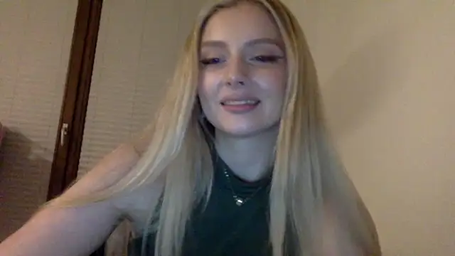 Snapshot of MayaWetDream chatting on 9, 4, 2026 MayaWetDream online show from 9, 4, 2026