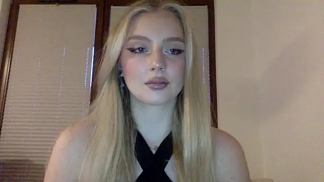 Snapshot of MayaWetDream chatting on 12, 4, 2026 MayaWetDream online show from 12, 4, 2026