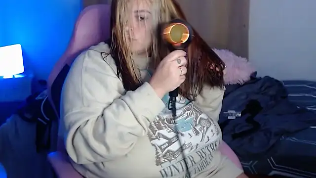 Snapshot of Angiegranados chatting on 18, 4, 2026 Angiegranados online show from 18, 4, 2026