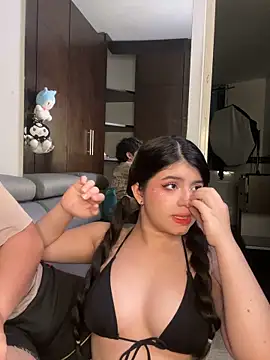 Snapshot of EmilyAndAndrew chatting on 9, 5, 2026 EmilyAndAndrew online show from 9, 5, 2026