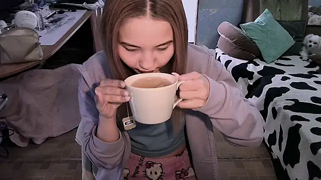 Snapshot of Hazel_4_U chatting on 16, 4, 2026 Hazel 4 U online show from 16, 4, 2026