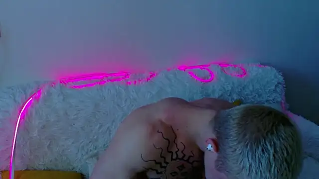 Snapshot of SterlingNoir chatting on 7, 2, 2026 SterlingNoir online show from 7, 2, 2026