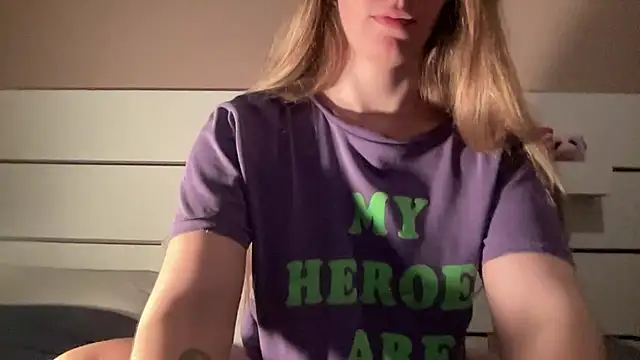 Snapshot of petiteetoile chatting on 18, 3, 2026 petiteetoile online show from 18, 3, 2026