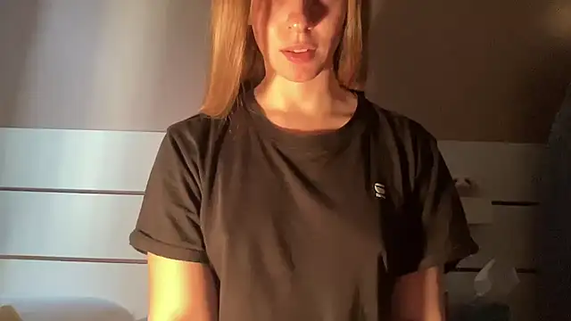 Snapshot of petiteetoile chatting on 4, 4, 2026 petiteetoile online show from 4, 4, 2026