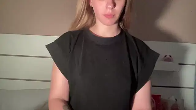 Snapshot of petiteetoile chatting on 11, 4, 2026 petiteetoile online show from 11, 4, 2026