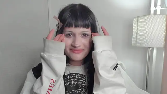 Snapshot of Maxi_mia_1 chatting on 9, 2, 2026 Maxi mia 1 online show from 9, 2, 2026