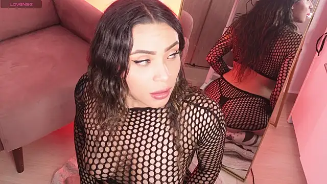 lara bombshell  online show from 10, 4, 2026