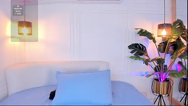 Nicole Whittee online show from 10, 4, 2026