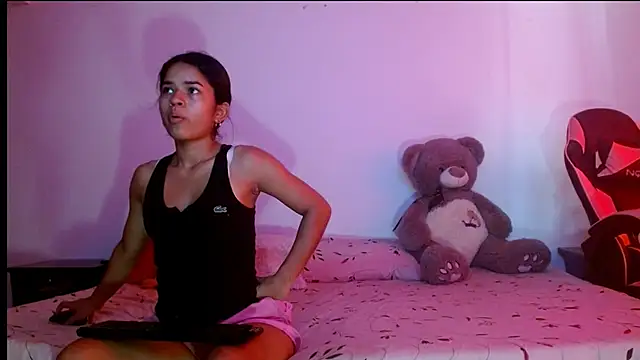 Snapshot of karolsweetvagi chatting on 5, 4, 2026 karolsweetvagi online show from 5, 4, 2026