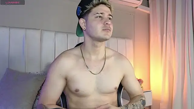 Snapshot of rayan_linxx chatting on 10, 2, 2026 rayan linxx online show from 10, 2, 2026