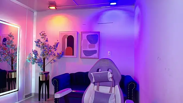 Snapshot of Alanna__scott chatting on 11, 4, 2026 Alanna scott online show from 11, 4, 2026