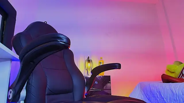 Snapshot of Axell_Kussh chatting on 20, 3, 2026 Axell Kussh online show from 20, 3, 2026