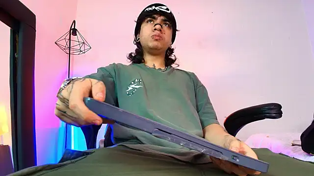 Snapshot of Axell_Kussh chatting on 29, 3, 2026 Axell Kussh online show from 29, 3, 2026