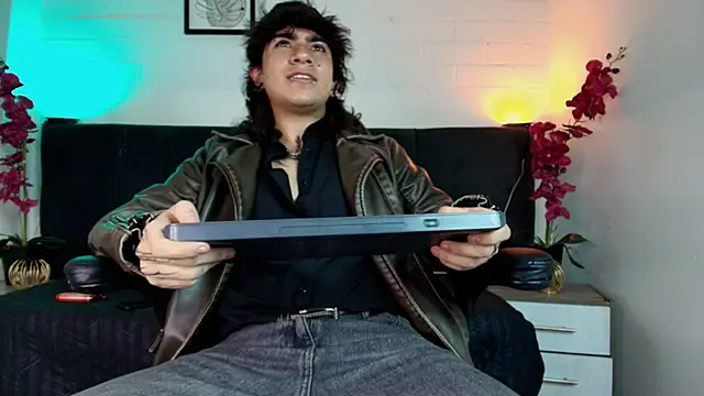 Snapshot of Axell_Kussh chatting on 22, 4, 2026 Axell Kussh online show from 22, 4, 2026