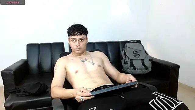 Snapshot of Philip_Jons chatting on 2, 4, 2026 Philip Jons online show from 2, 4, 2026