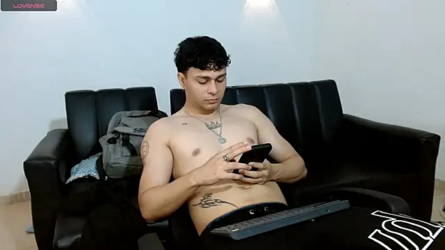 Snapshot of Philip_Jons chatting on 6, 4, 2026 Philip Jons online show from 6, 4, 2026