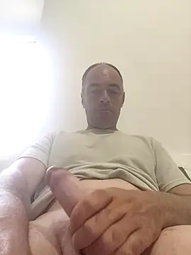 Snapshot of circott chatting on 21, 4, 2026 circott online show from 21, 4, 2026