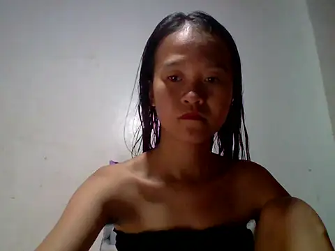 Snapshot of Yourlilpinayy chatting on 16, 4, 2026 Yourlilpinayy online show from 16, 4, 2026